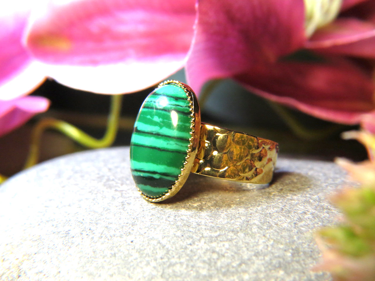 Bague "LILA" dorée or fin en pierre de Malachite