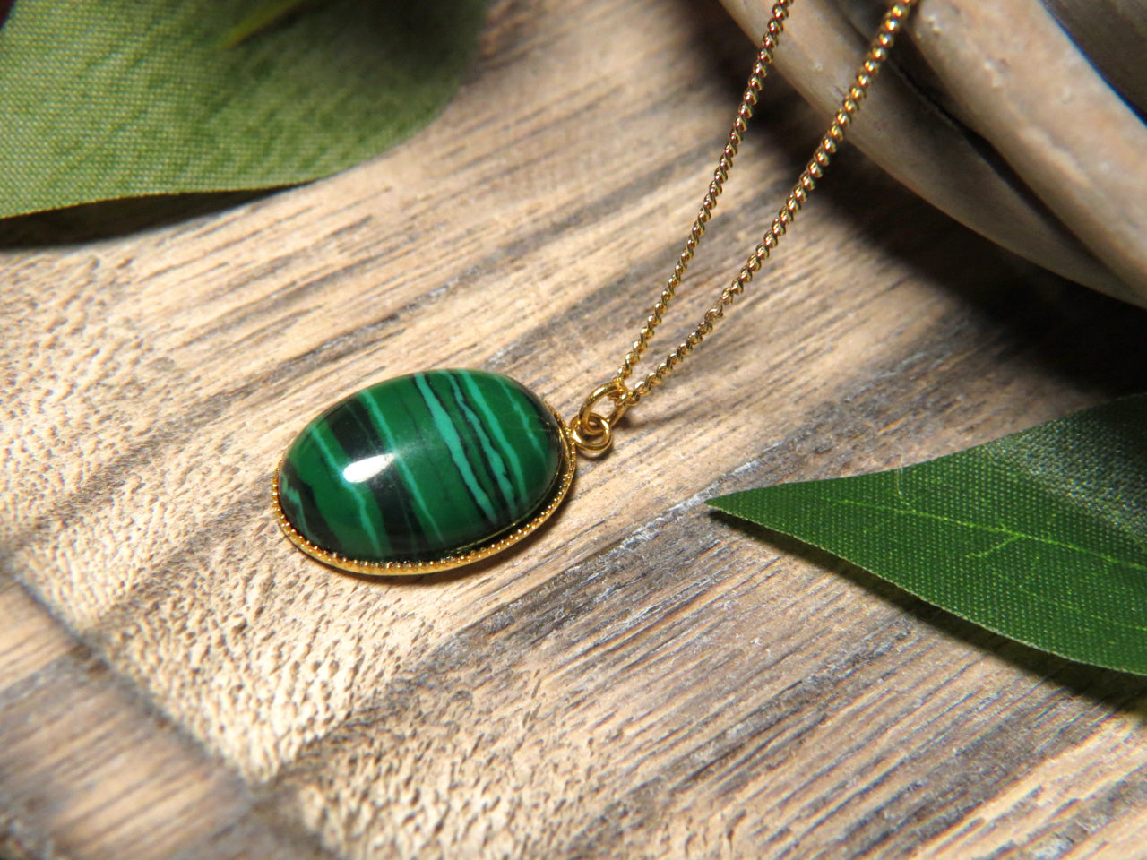 Pendentif "GENEVIÈVE" en pierre de Malachite