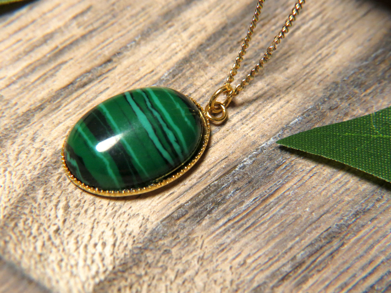 Pendentif "GENEVIÈVE" en pierre de Malachite