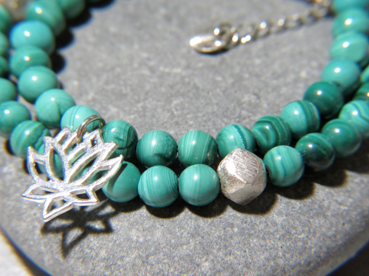 Bracelet "MELBOURNE" double en pierres naturelles de Malachite