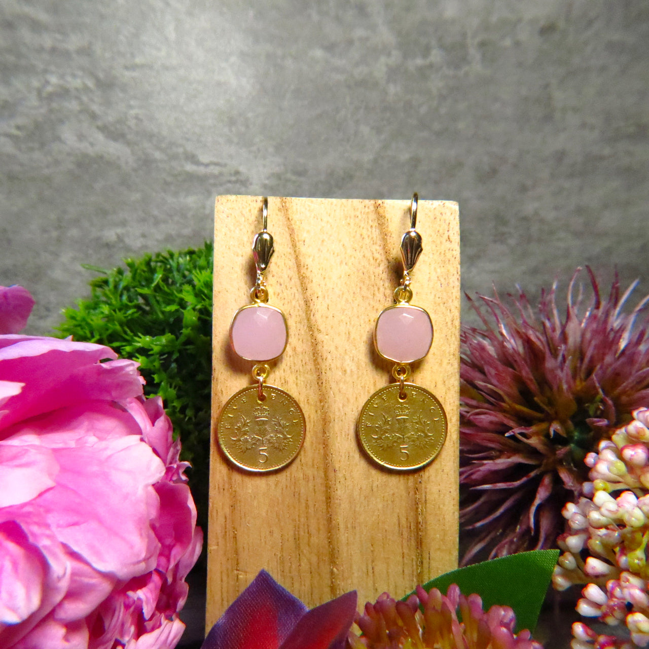 Boucles d’oreilles dorées or fin en Calcédoine rose