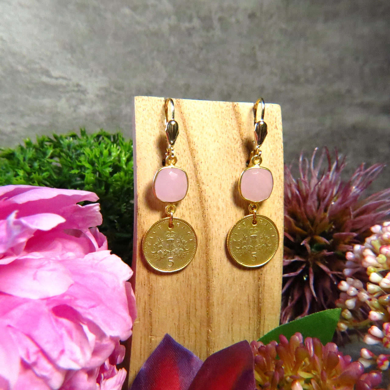 Boucles d’oreilles dorées or fin en Calcédoine rose