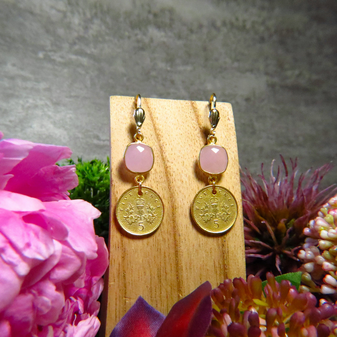 Boucles d’oreilles dorées or fin en Calcédoine rose