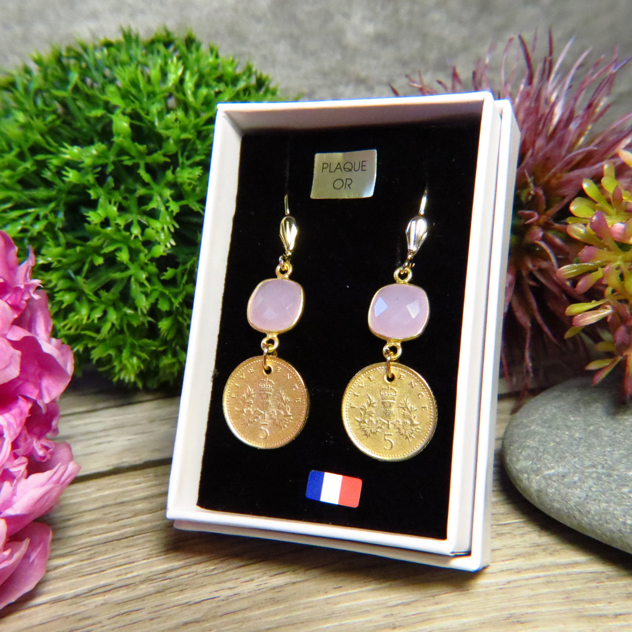 Boucles d’oreilles dorées or fin en Calcédoine rose