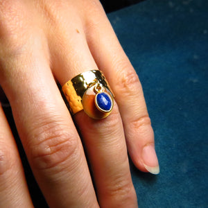 Bague "CAMILLE" dorée or fin avec pierre de lapis lazuli et sequin émaillé