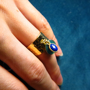 Bague "LEA" dorée or fin avec pierre de Lapis lazuli et sequin émaillé