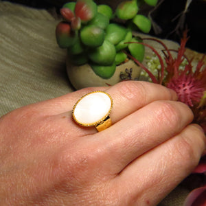 Bague "CHRISTELLE" dorée or fin avec cabochon de nacre