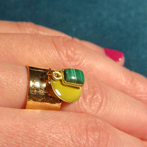 Bague "MARGAUX" dorée or fin en pierre de malachite et sequin émaillé