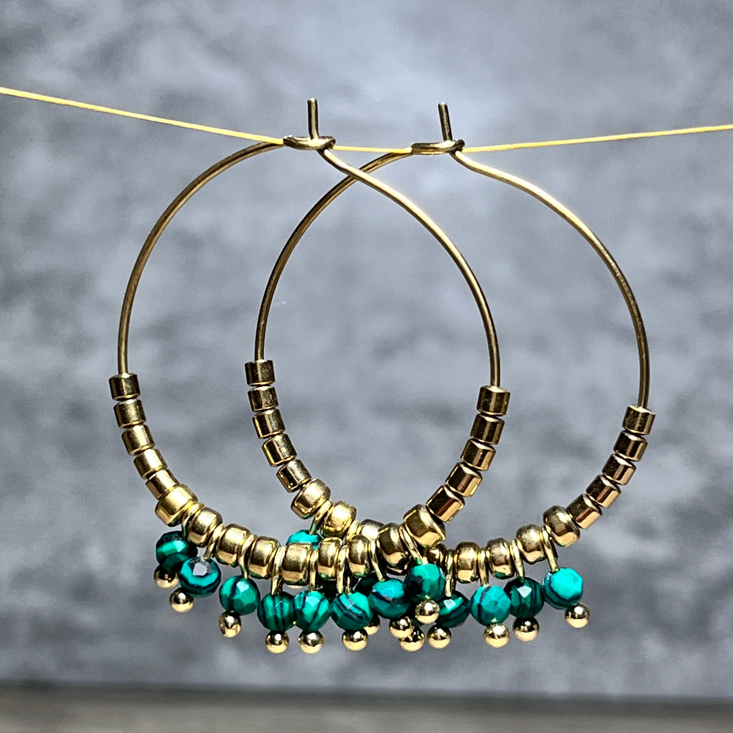 Boucles d'oreilles "SERENITY" créoles pierre de malachite