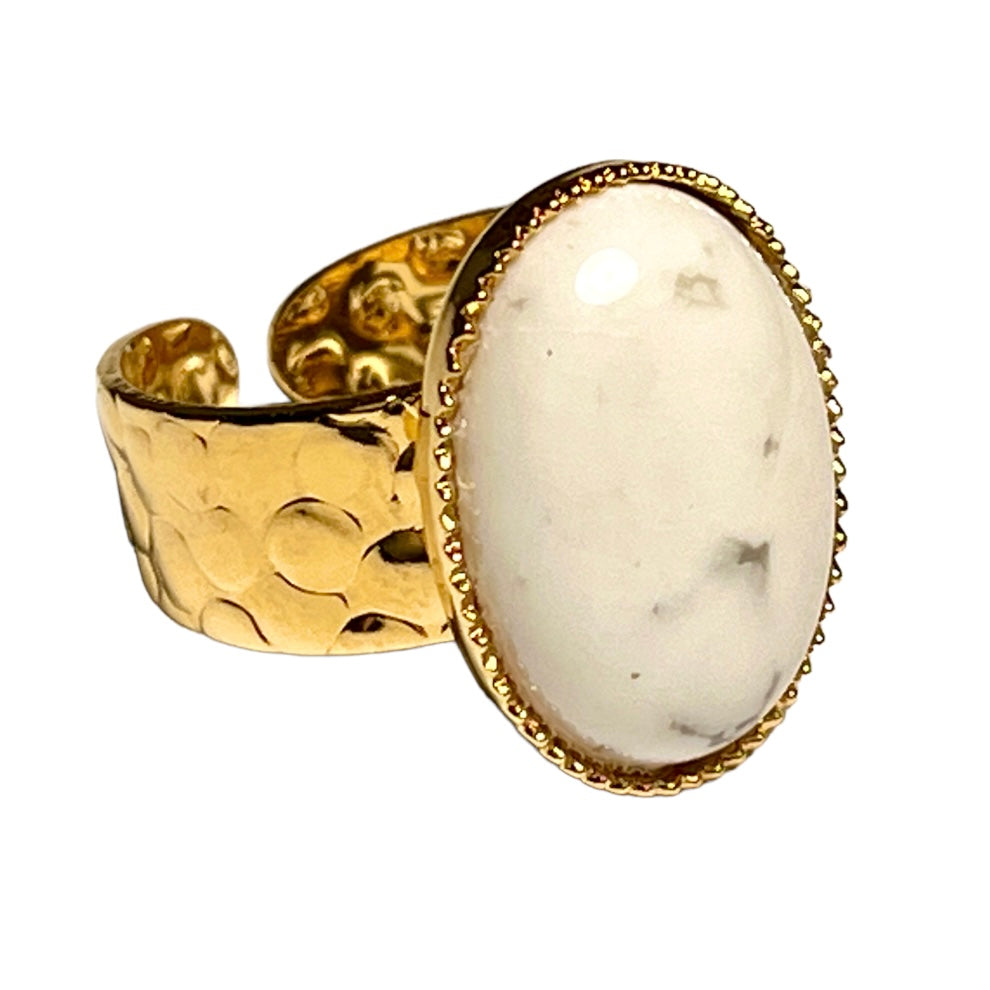 Bague "DOMINIQUE" dorée or fin en pierre de Howlite blanche