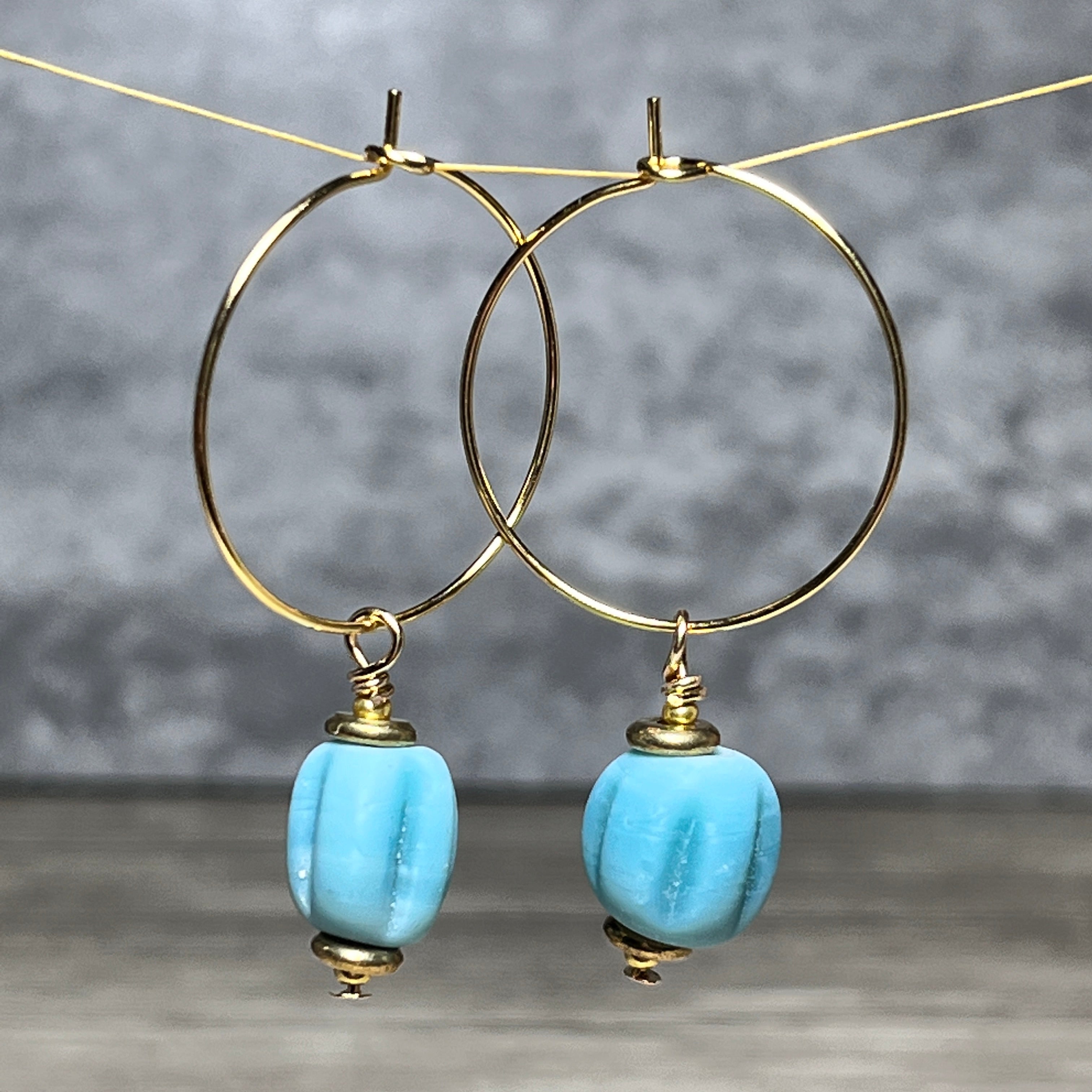Boucles d'oreilles "VALENTINA" perles africaines bleues dorées or fin