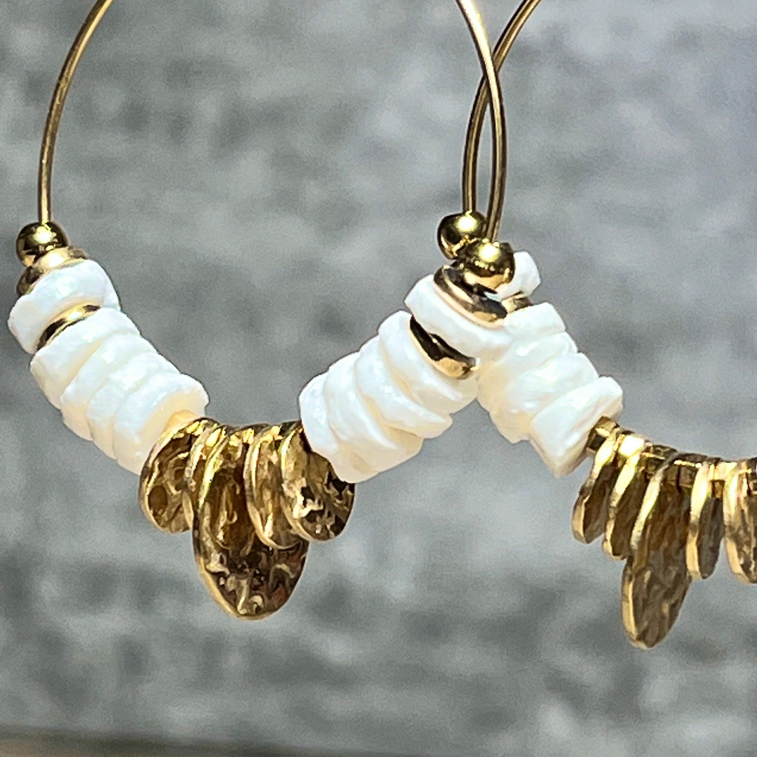 Boucles d'oreilles "VICTOIRE" créoles coquillage