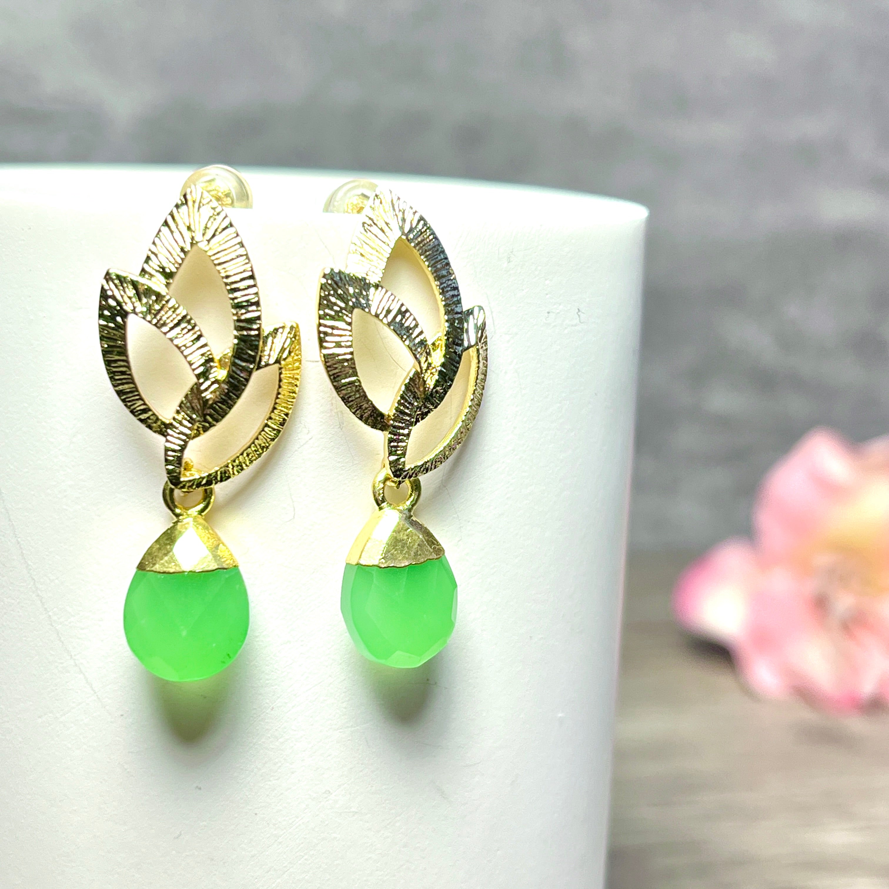 Boucles d’oreilles "LILY" dorées or fin Calcédoine Verte