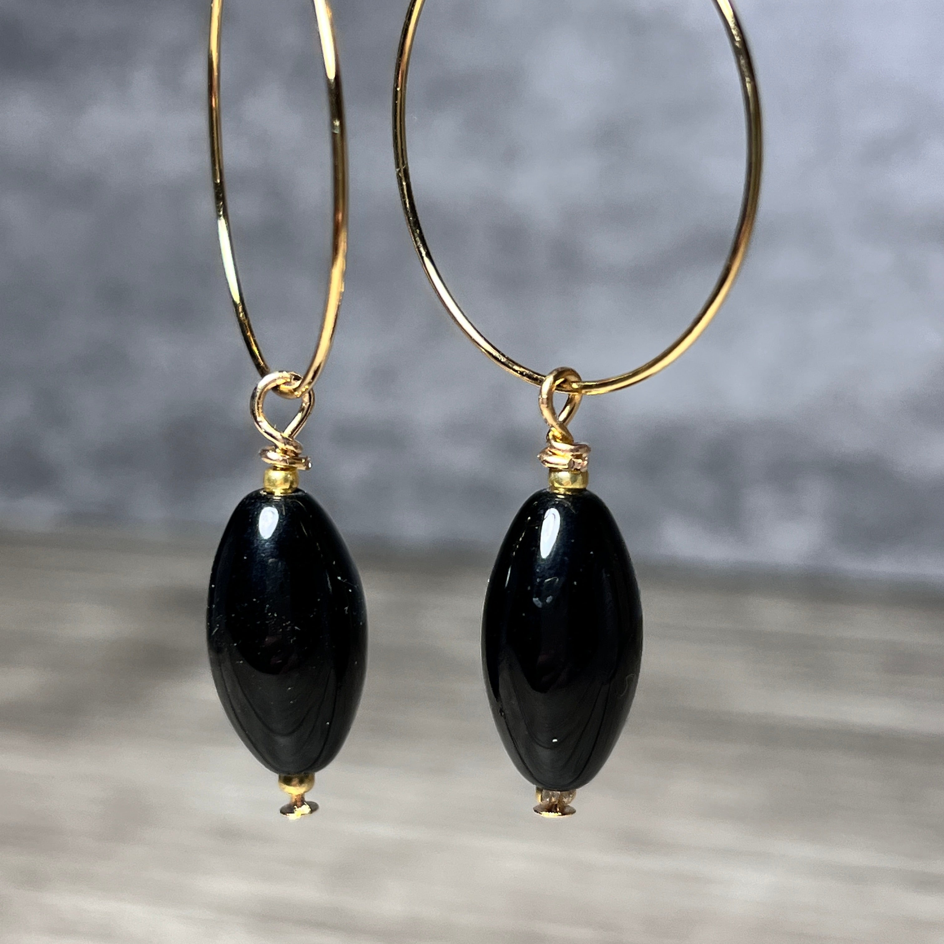 Boucles d'oreilles  "CALISTA" créoles Perles noires